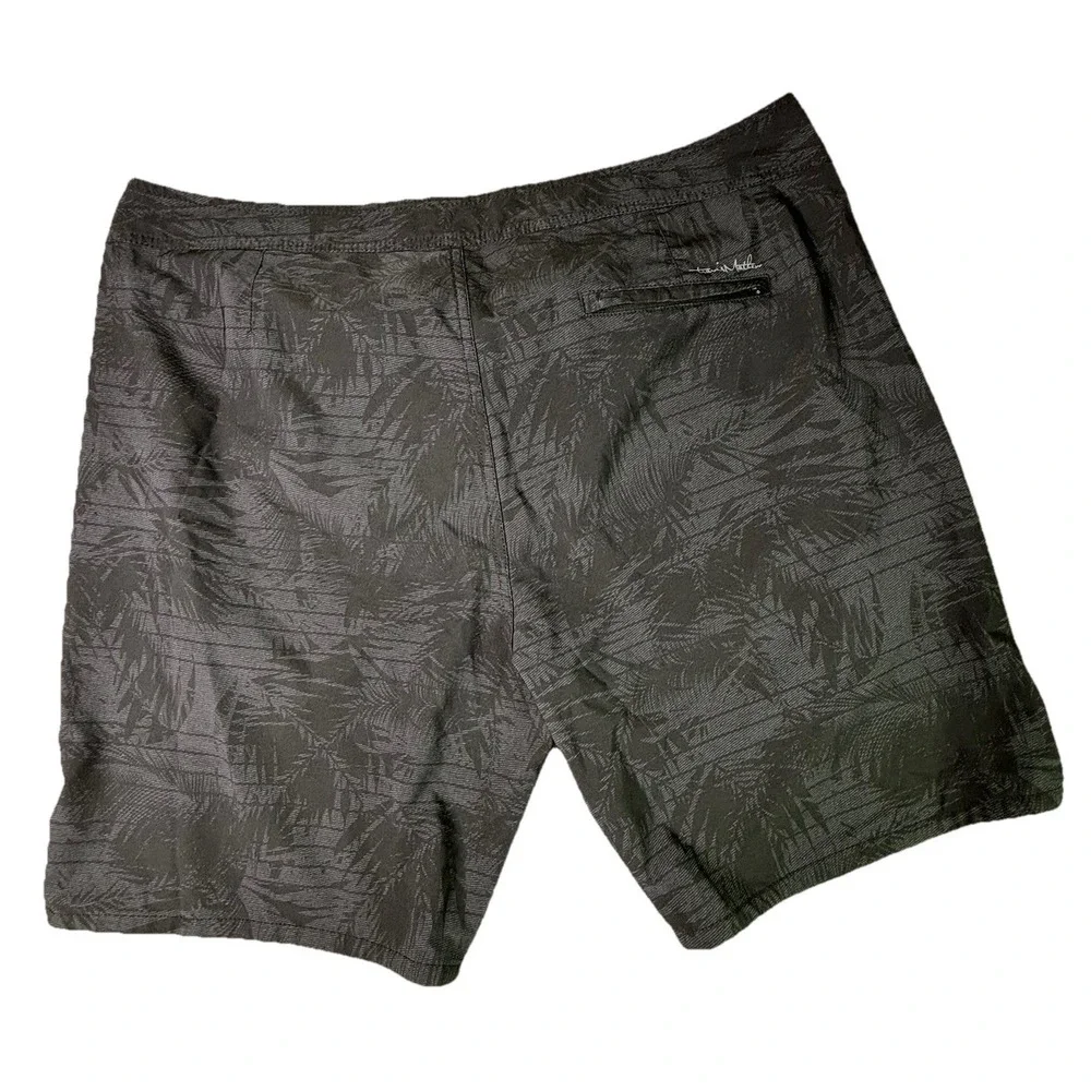 Travis Matthew Board Shorts Mens 42 Black Palm Tree Swim Trunks Zipper Pocket - Picture 2 of 14